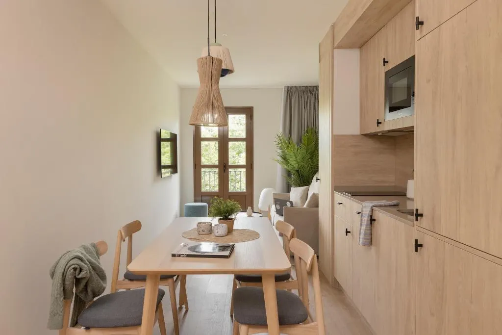 APARTMENT WITH BALCONY Room, Libere Barcelona Sant Antoni, Barcelona
