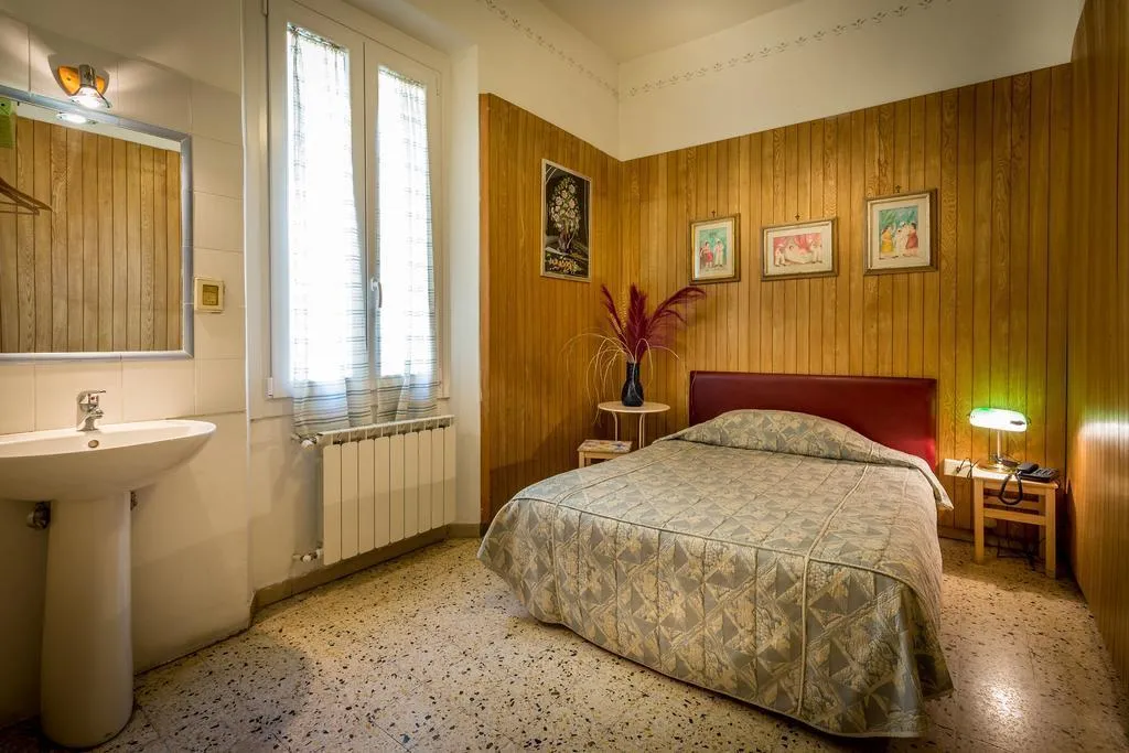 DOUBLE Private external bathroom Room, Hotel Ferretti, Florence