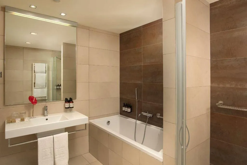 JUNIOR SUITE STANDARD Room, NH Orio al Serio Airport, Milan