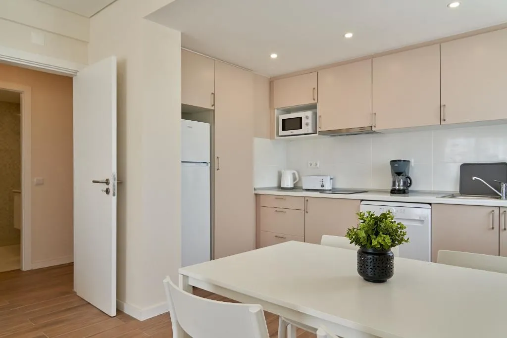 APARTMENT DELUXE WITH BALCONY Room, Legacy Suites & Apartments Albufeira Al, Algarve