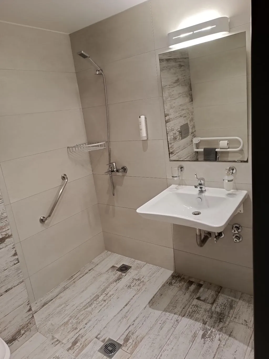 TRIPLE STANDARD Room, Elizabeth Queen Luxury Rooms, Thessaloniki