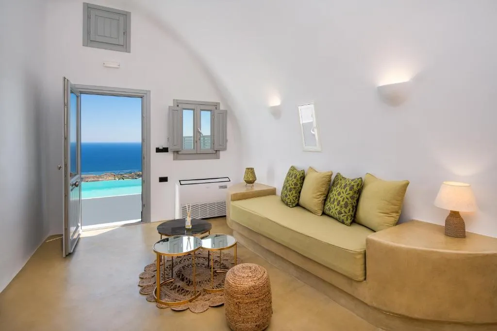 SUITE SUPERIOR WITH PRIVATE POOL Room, Siete Mares Luxury Suites, Santorini