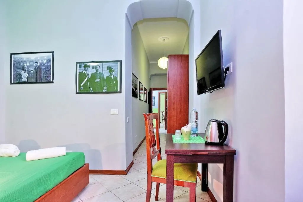 Room, Lucky Domus, Naples