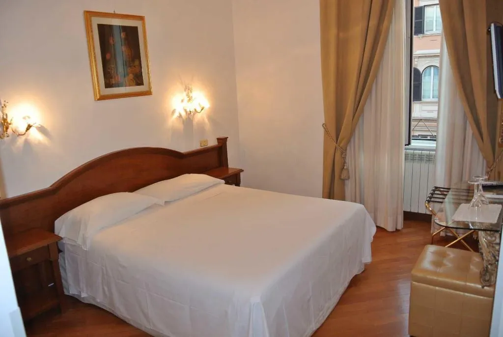 Room, 58 Le Real De Luxe, Rome