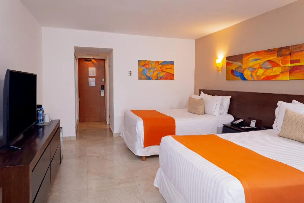 TRIPLE DELUXE POOL VIEW Room, Flamingo Cancun All Inclusive, Cancun Area