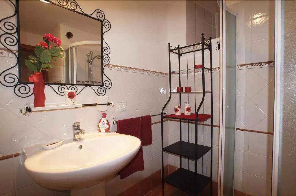 Room, Via Del Duomo, Naples