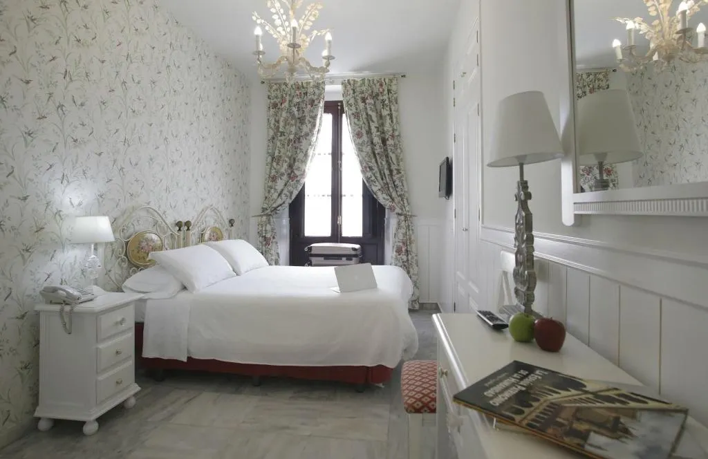 Room, Puerta de Sevilla, Seville