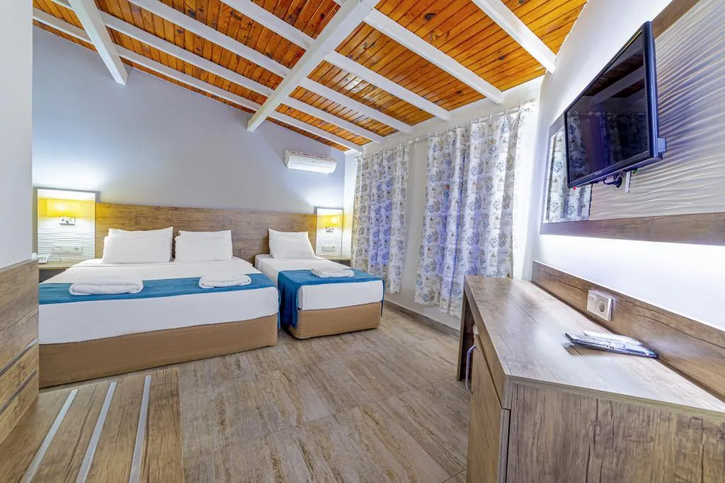 TRIPLE STANDARD Room, La Finca Hotel, Antalya