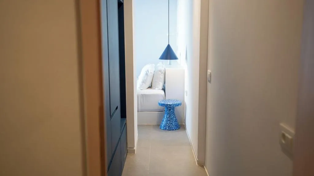 Room, Neo Luxury Suites, Santorini