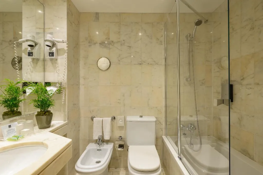 SINGLE STANDARD Room, Dom Carlos Park, Lisbon