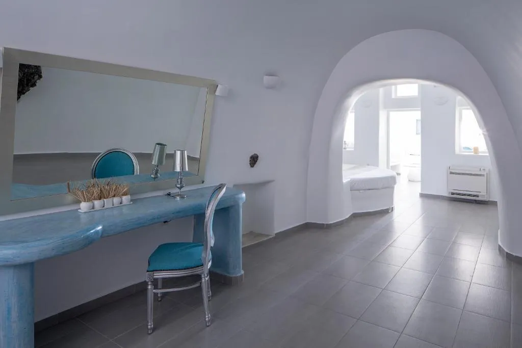 SUITE DELUXE Room, Pegasus Suites & Spa, Santorini