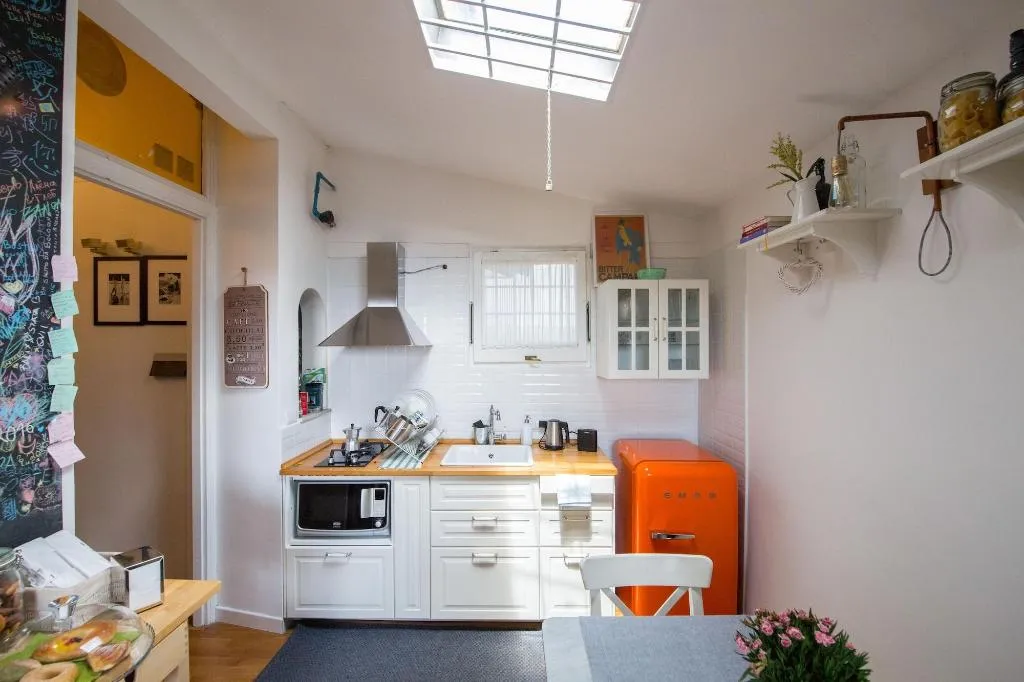 Room, Urban Pine Rooms, Naples