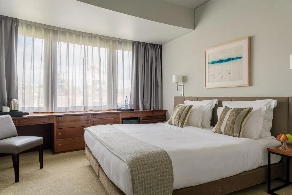 DOUBLE SUPERIOR Room, Dom Carlos Park, Lisbon