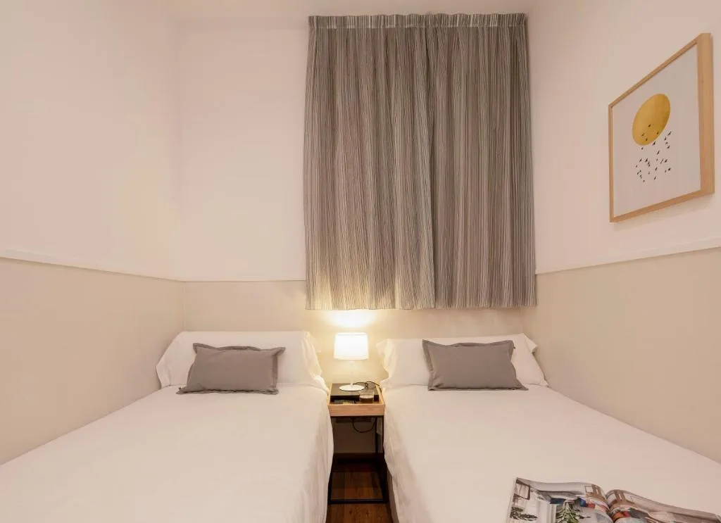 APARTMENT THREE BEDROOMS Room, Aspasios Market Balconies, Barcelona
