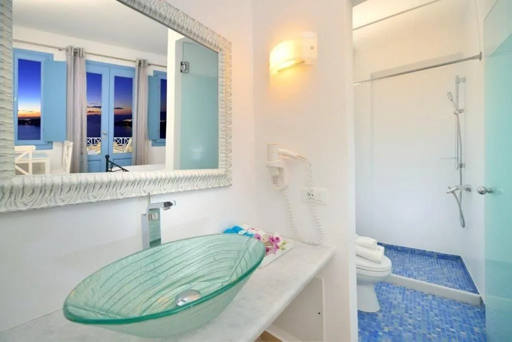DOUBLE CLASSIC KING BED Room, Absolute Bliss Imerovigli Suites, Santorini