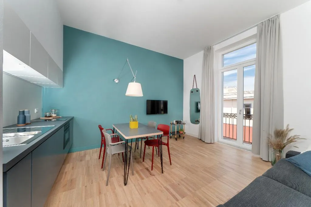 APARTMENT TWO BEDROOMS Room, Piazza Bellini, Naples