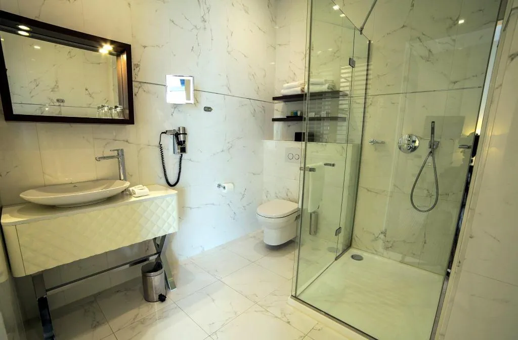 QUADRUPLE basement Room, Boutique Hotel Notting Hill, Amsterdam