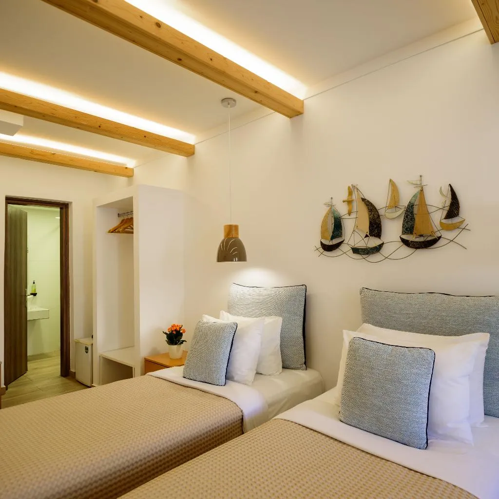 TRIPLE ECONOMY Room, Karidis, Santorini