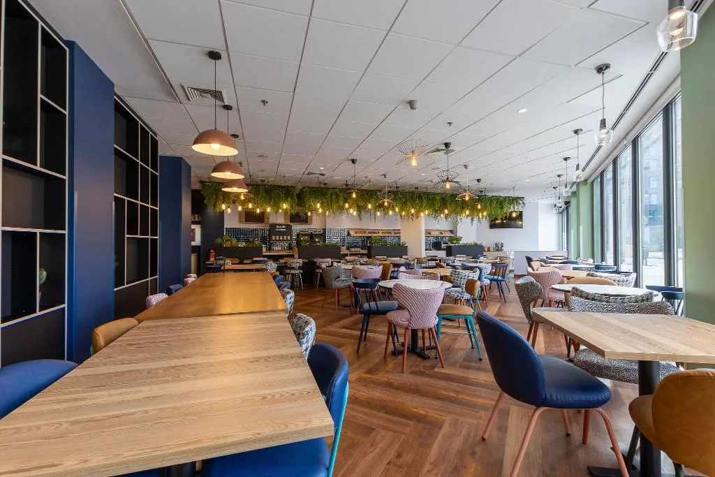 Bar, Travelodge Barcelona Poblenou, Barcelona