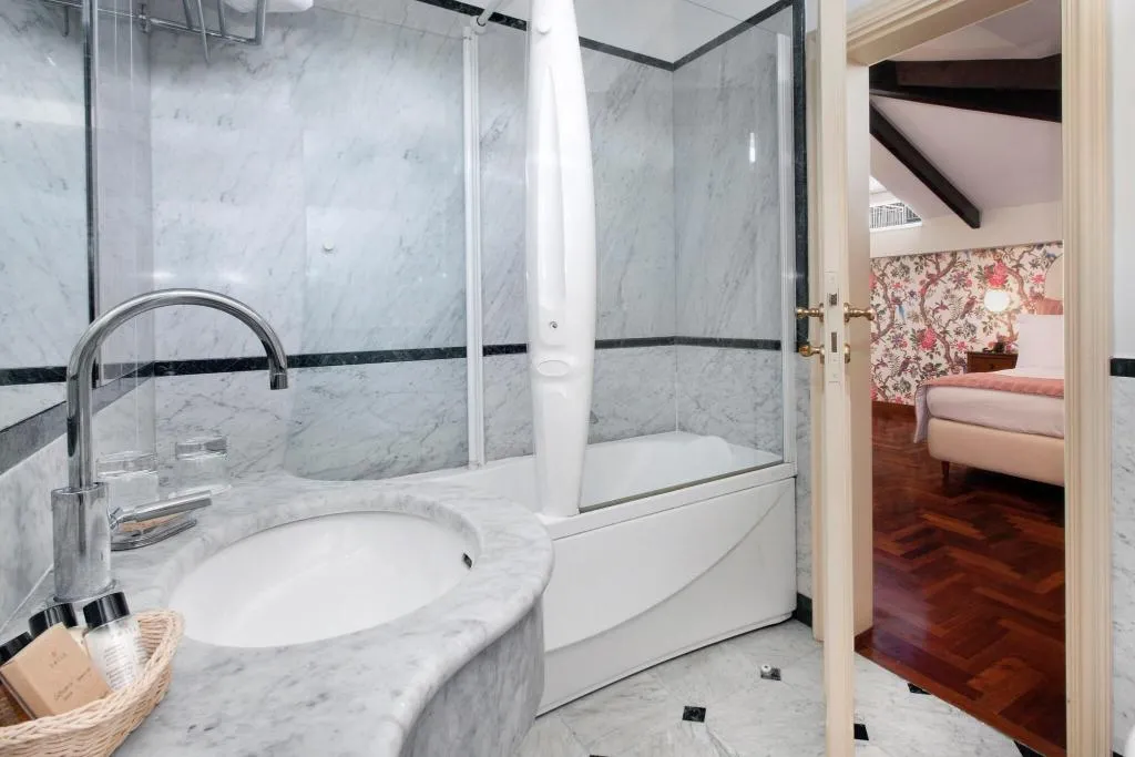 DOUBLE DELUXE WITH JACUZZI Room, Relais Villa Savarese, Naples