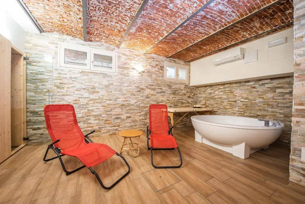 Sports and Entertainment, Hotel Rosa, Milan