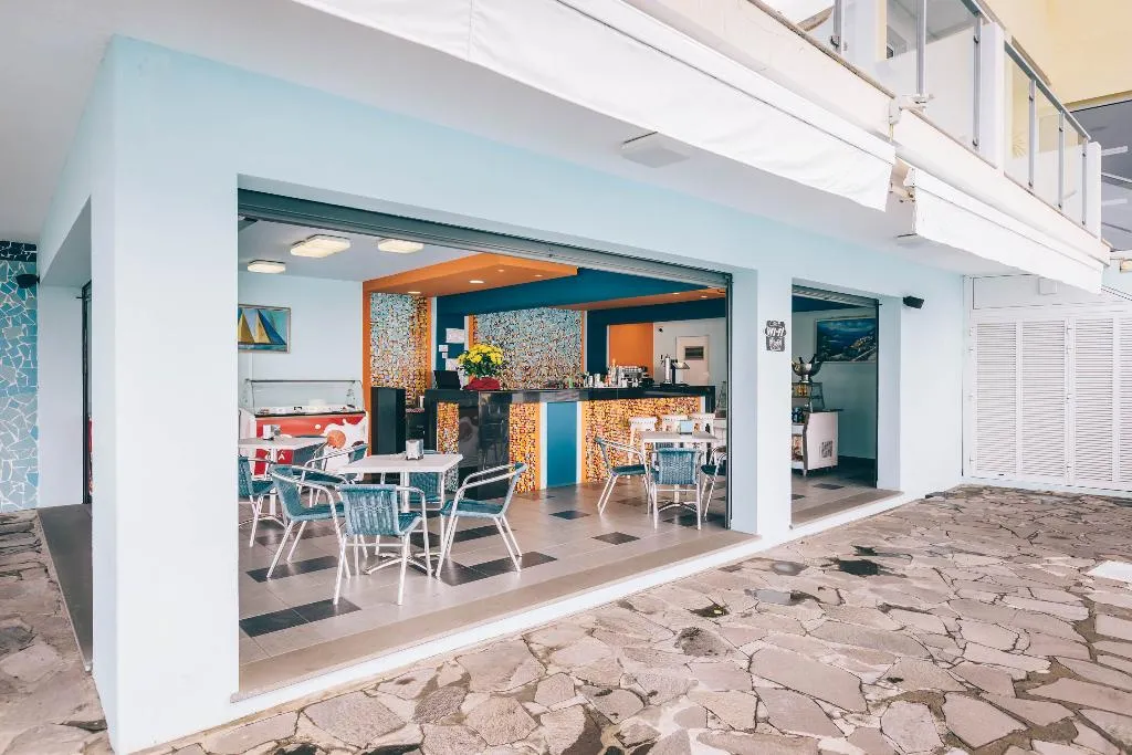 Bar, Muthu Raga Madeira Hotel, Madeira