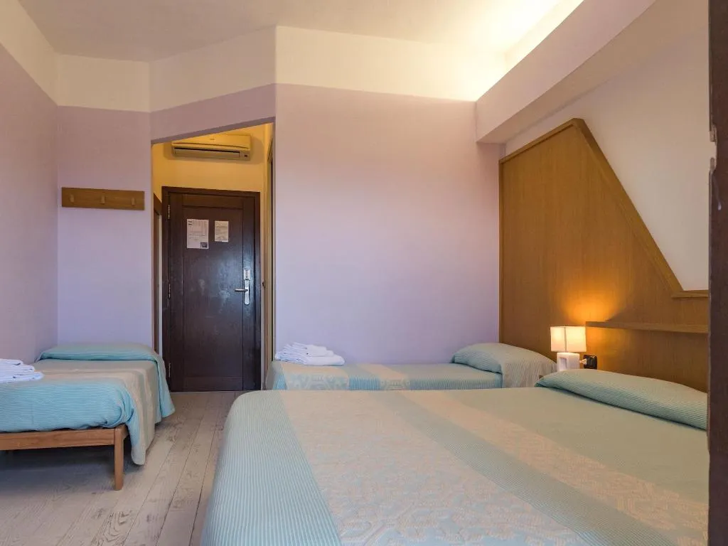 Room, Cala Reale, Cagliari