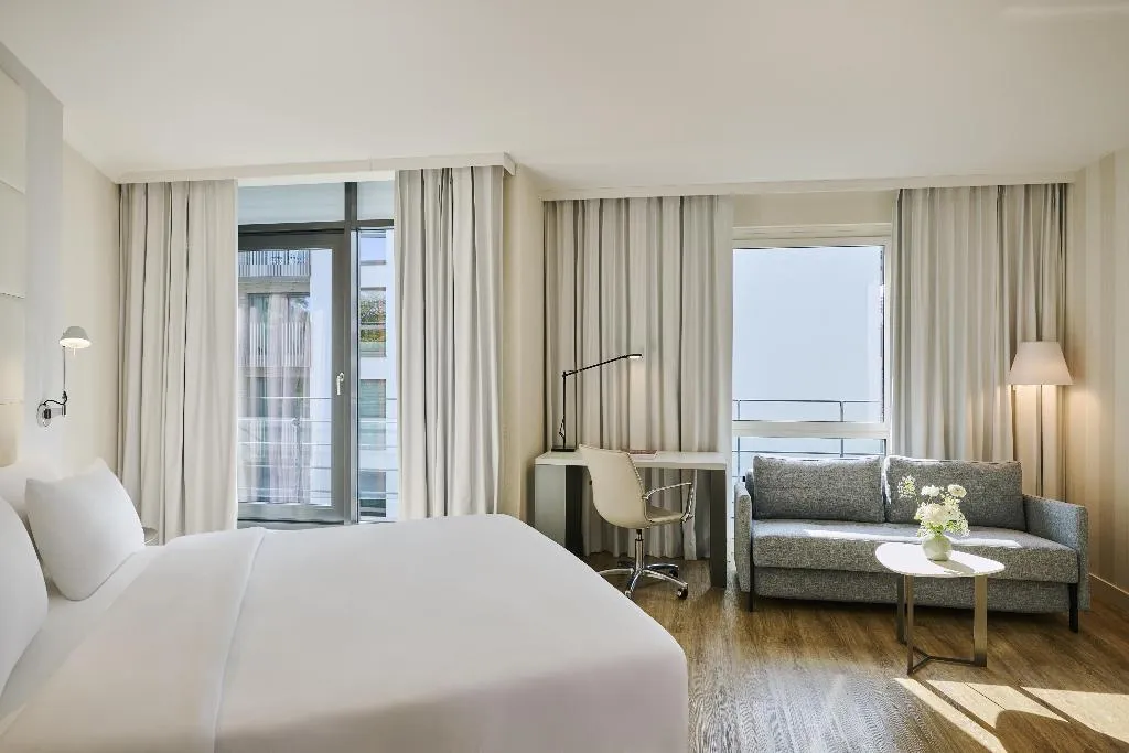 FAMILY ROOM STANDARD Room, NH Berlin Alexanderplatz, Berlin