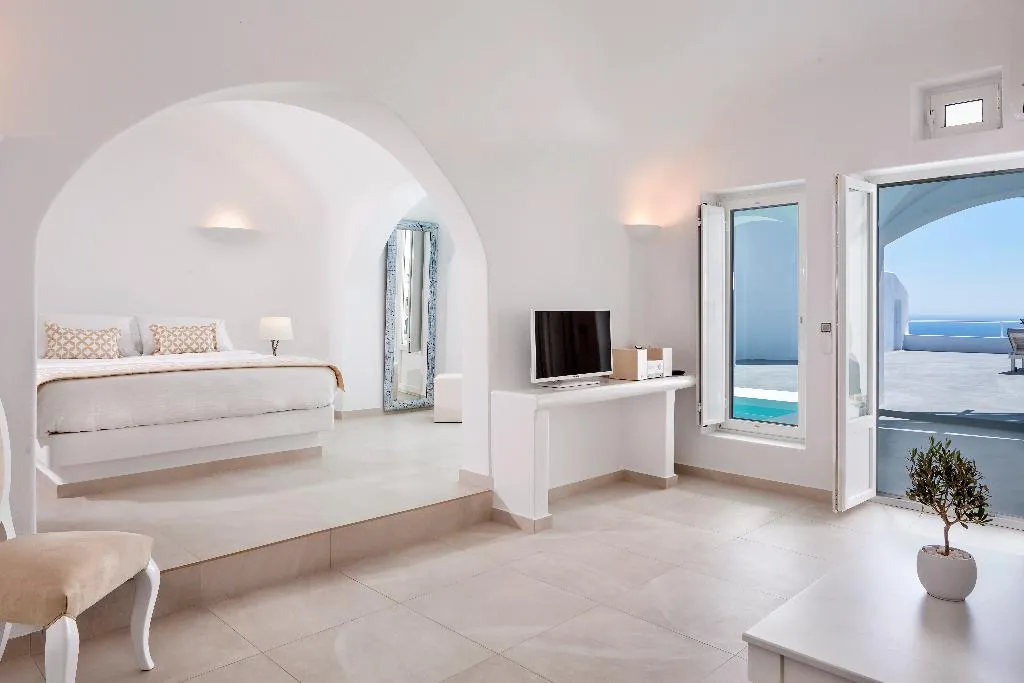 SUITE WITH JACUZZI Room, Amber Light Villas, Santorini