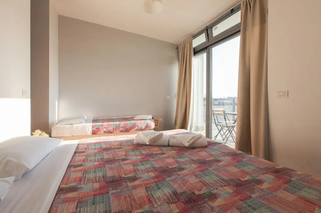Room, Red Line Room Division, Milan