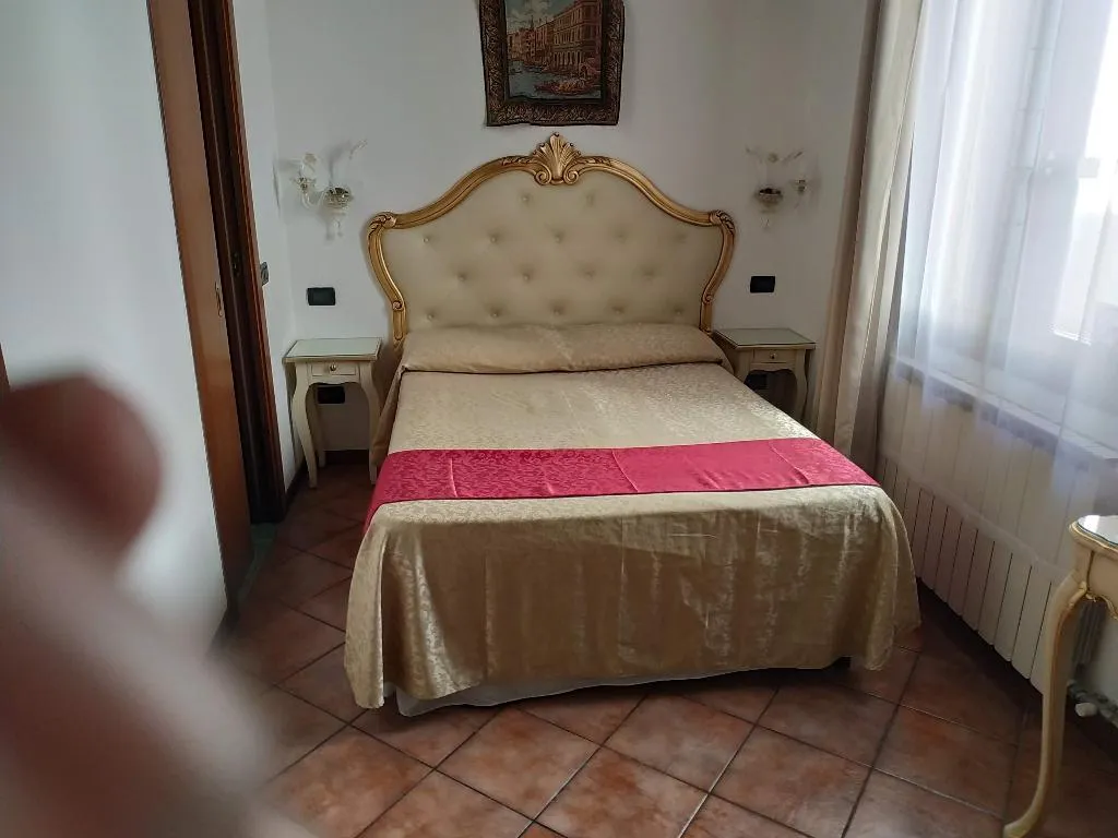 Double or Twin STANDARD Room, Alloggi SS. Giovanni e Paolo, Venice