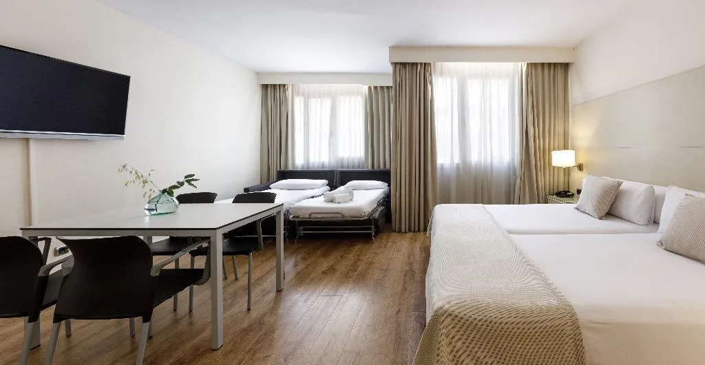 APARTMENT CAPACITY 4 Room, Aparthotel Mariano Cubi, Barcelona