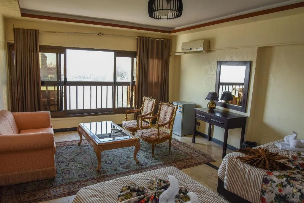 Room, Nile Sky Hotel and Suites, Cairo