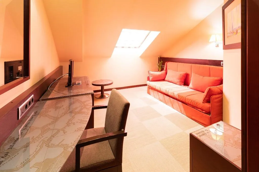 FAMILY ROOM WITH DOUBLE BED Room, San Juan de los Reyes, Madrid