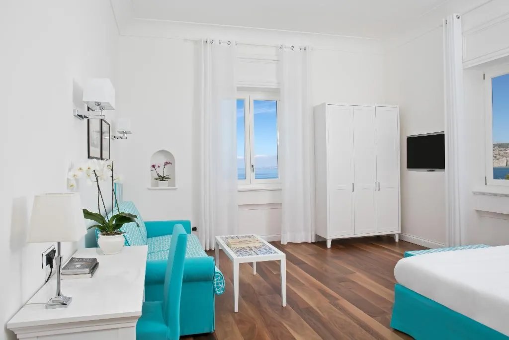 JUNIOR SUITE SEA VIEW Room, Hotel Villa Garden, Naples
