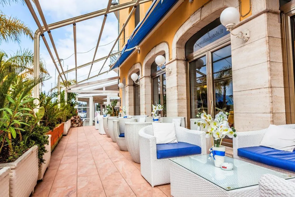 Terrace, Aragona Palace Hotel, Naples