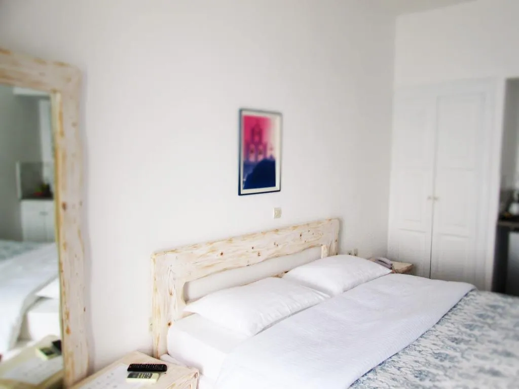 Double or Twin STANDARD Room, Caldera Butterfly Villas, Santorini