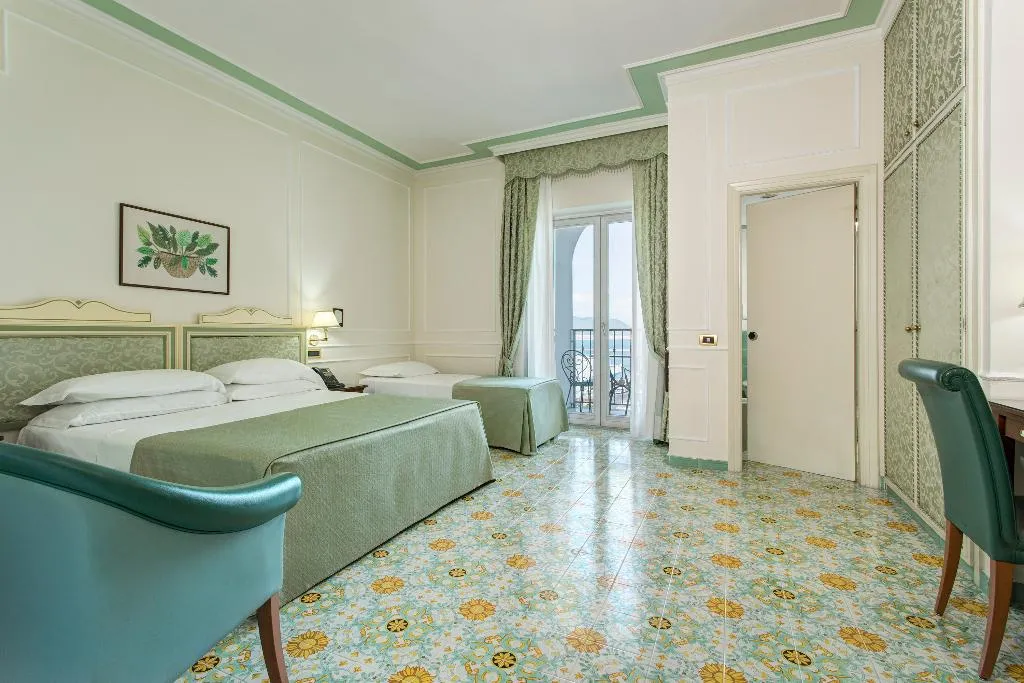 TRIPLE STANDARD Room, Lloyd's Baia, Naples