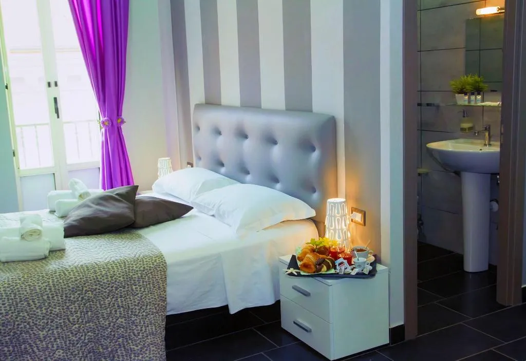 Room, B&B Napoli Binario1, Naples