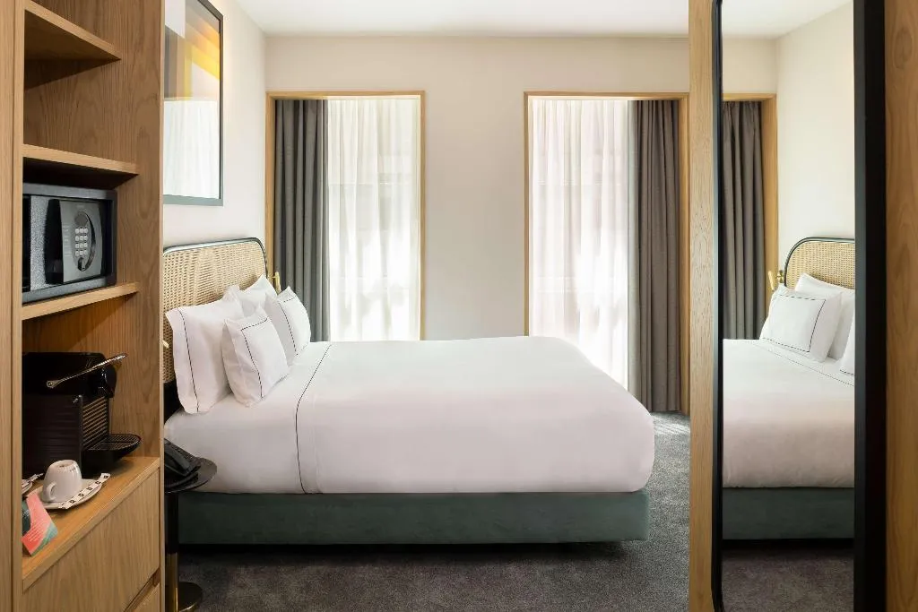 Room GUEST ROOM QUEEN BED Room, Arts Hotel Porto, Tapestry Collection By Hilton, Porto