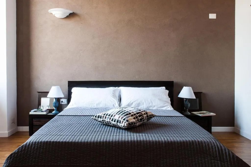 Room, Urban Pine Rooms, Naples