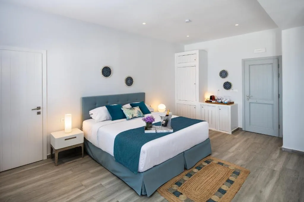 SUITE WITH PRIVATE POOL Room, Siete Mares Luxury Suites, Santorini