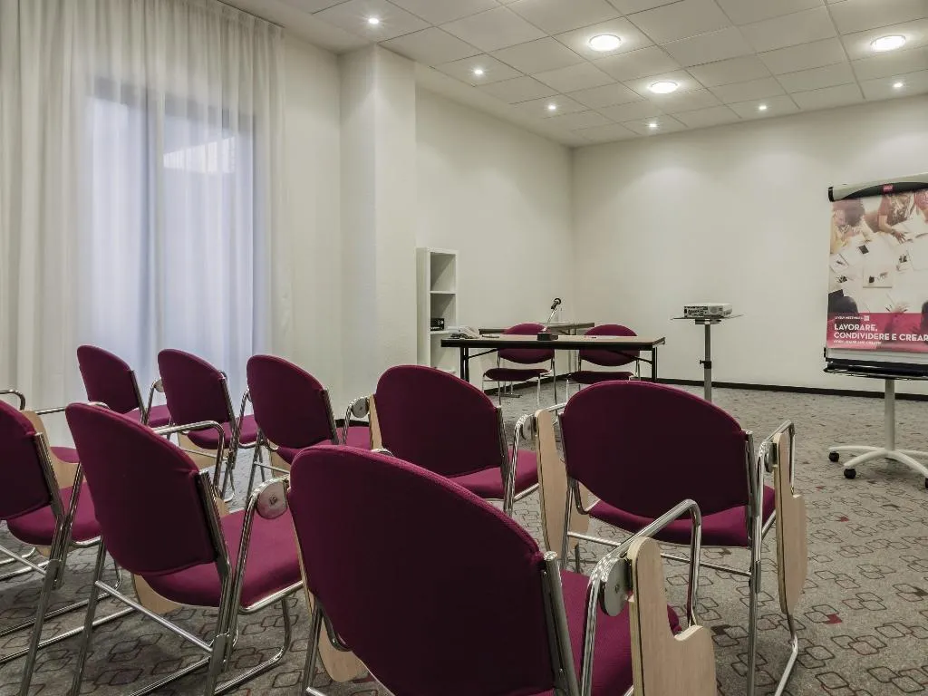Conferences, ibis Milano Malpensa Aeroporto, Milan