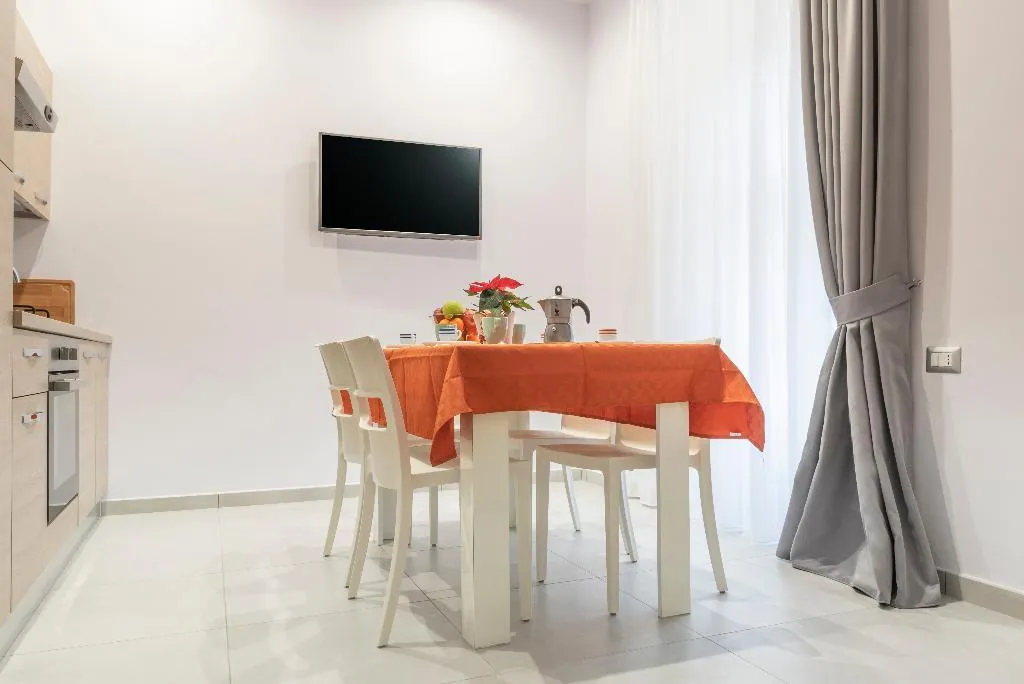 APARTMENT WITH BALCONY Room, Casina Rossa, Naples