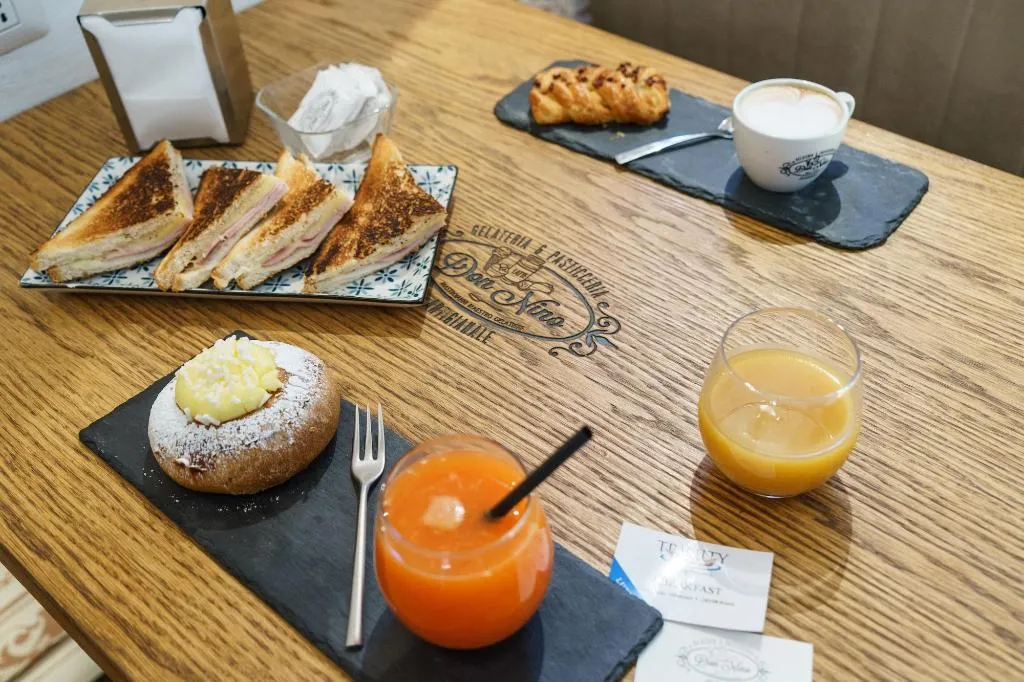 Restaurant, Trinity Luxury Rooms, Rome