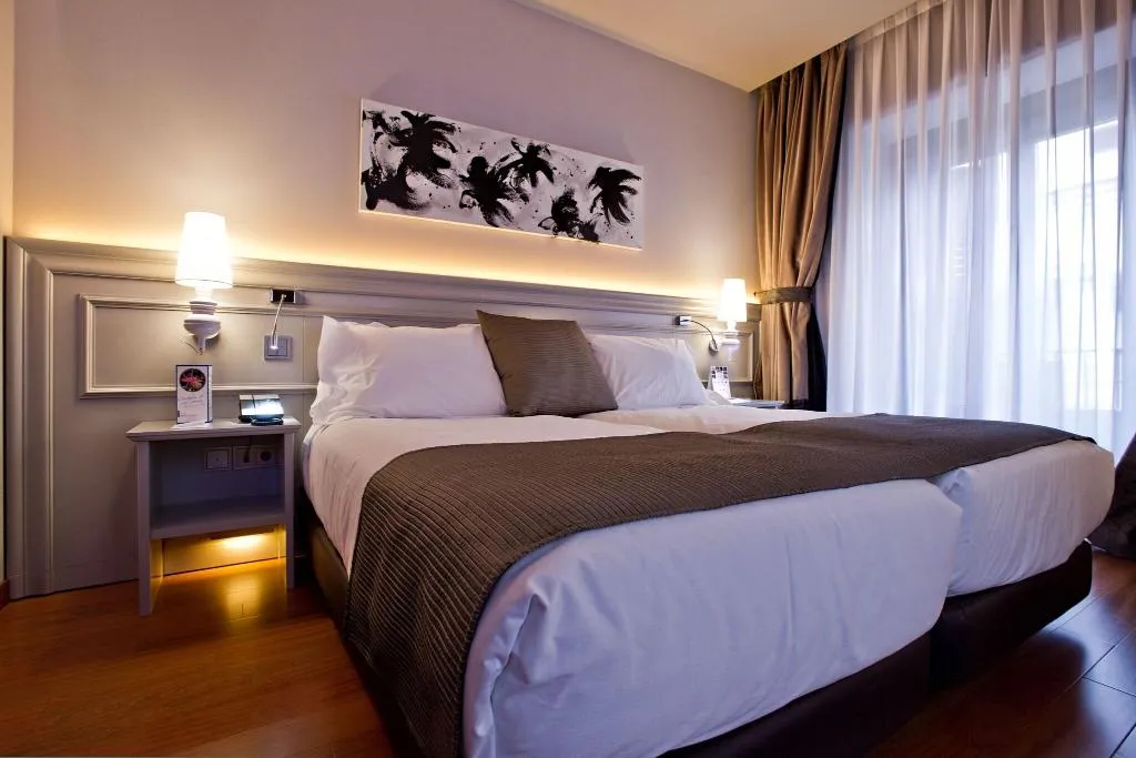 Room, Preciados, Madrid