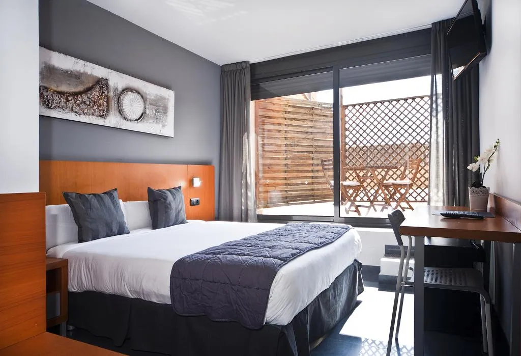 DOUBLE WITH TERRACE Room, Sant Pere II Hotel, Barcelona