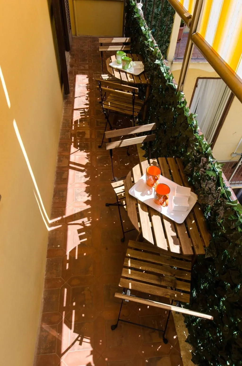 Room, Gemme Di Roma, Naples