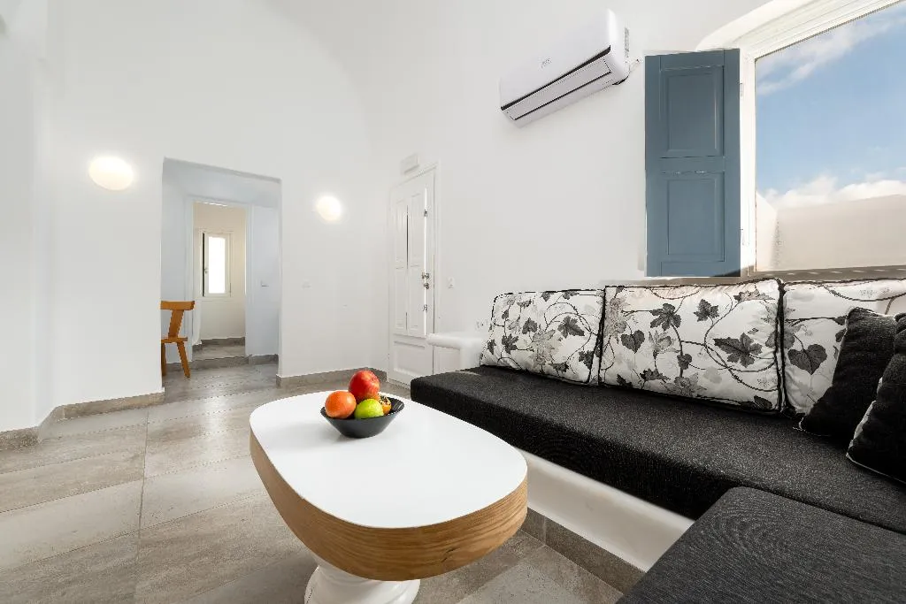 JUNIOR SUITE SEA VIEW WITH PRIVATE POOL Room, Amaze Suites, Santorini