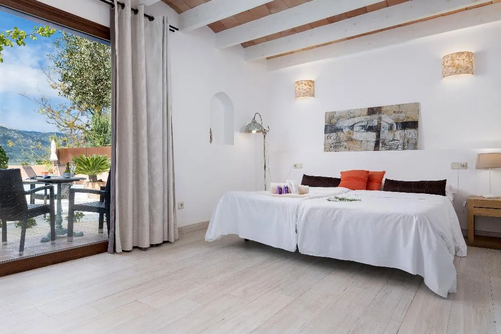 Double or Twin SUPERIOR CAPACITY 2 Room, Can Calco, Majorca